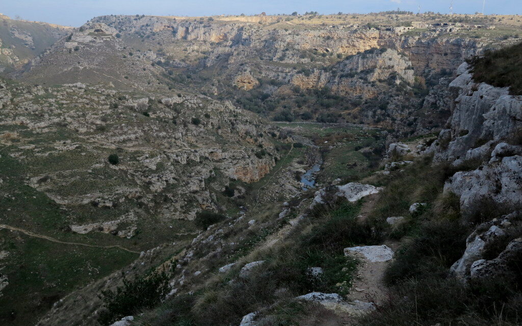 Verso Tempa Rossa: tramonto sulla Murgia